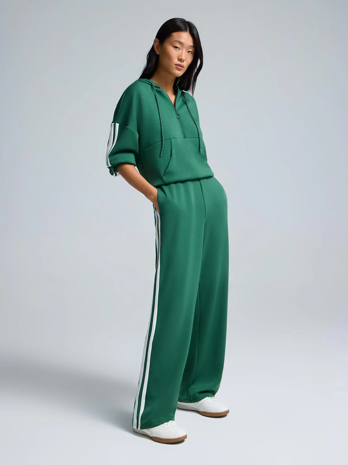 Contrast Stripe Wide-Leg Cloud Fleece Pants - Image 3