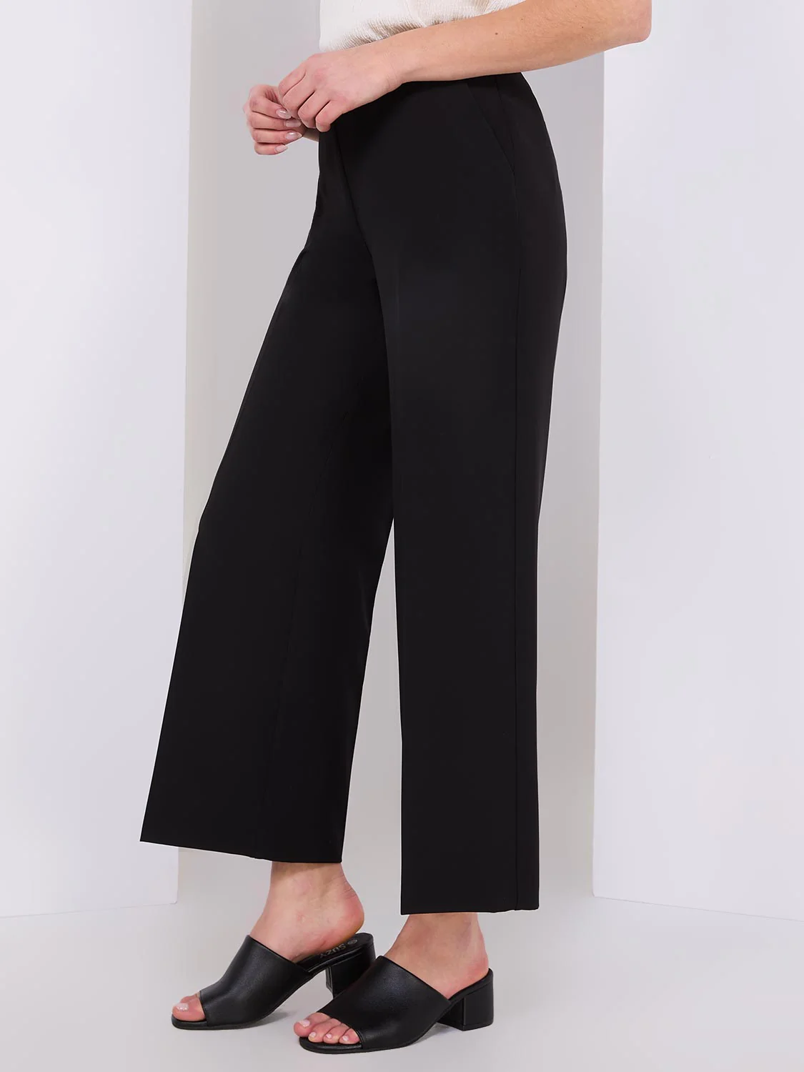 Cropped Wide-Leg Pants With Gold Hardware - Image 3