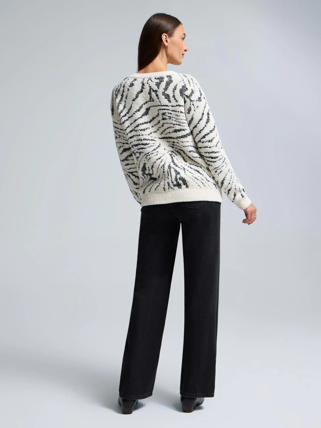 Marble Pattern V-Neck Sweater - Image 2