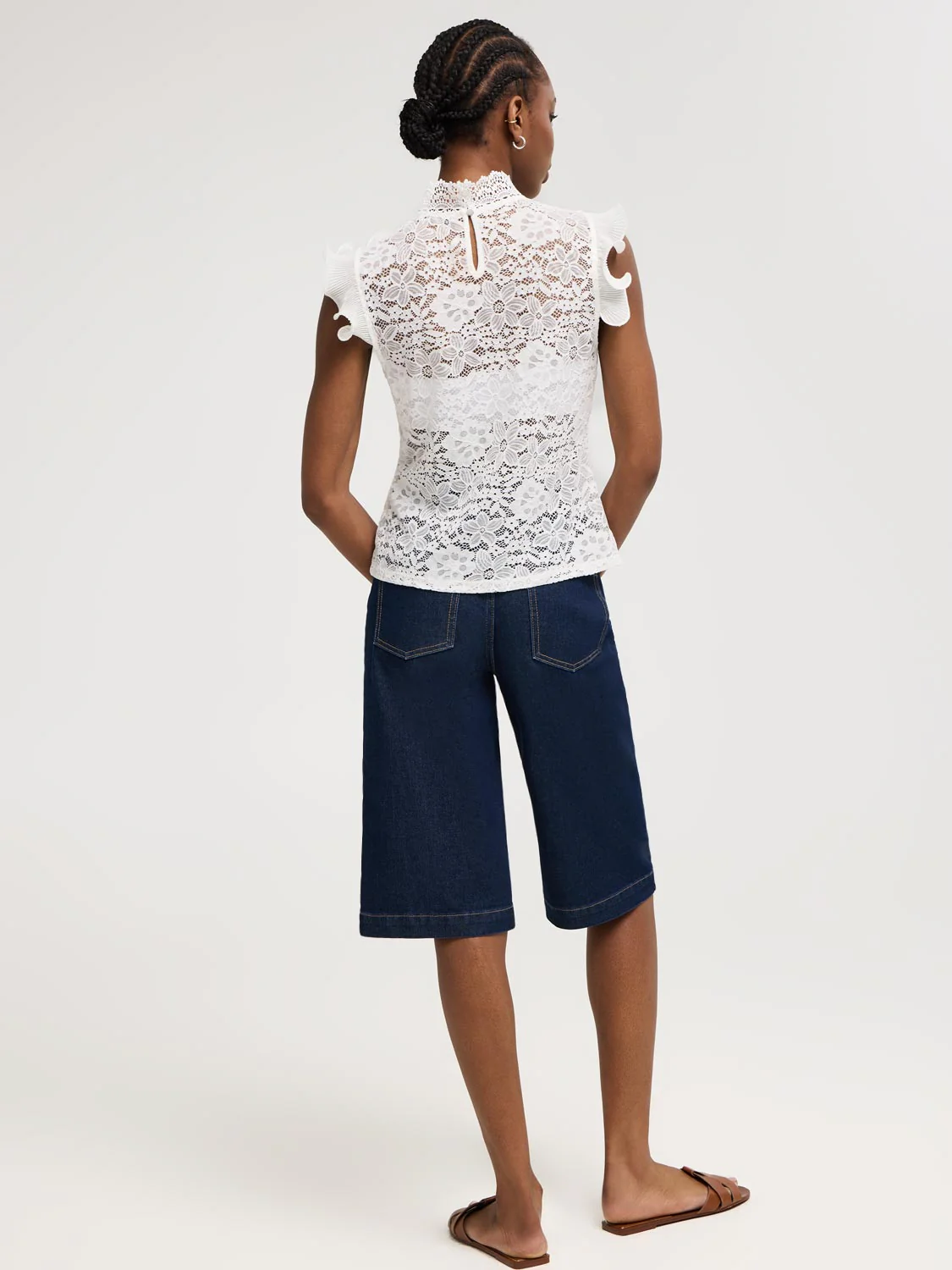 Ruffle Detail Sleeveless Lace Top - Image 3