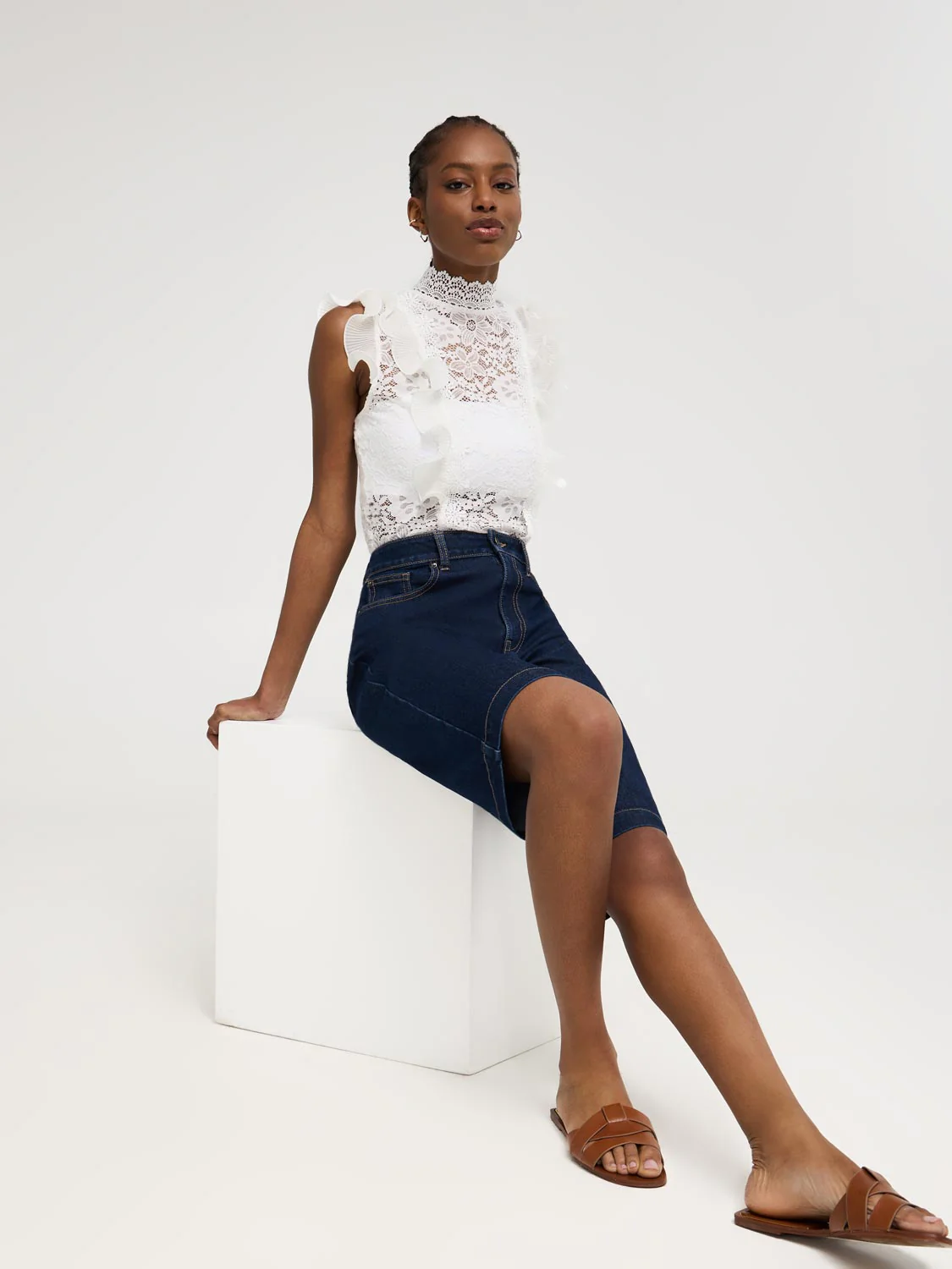 Ruffle Detail Sleeveless Lace Top - Image 4