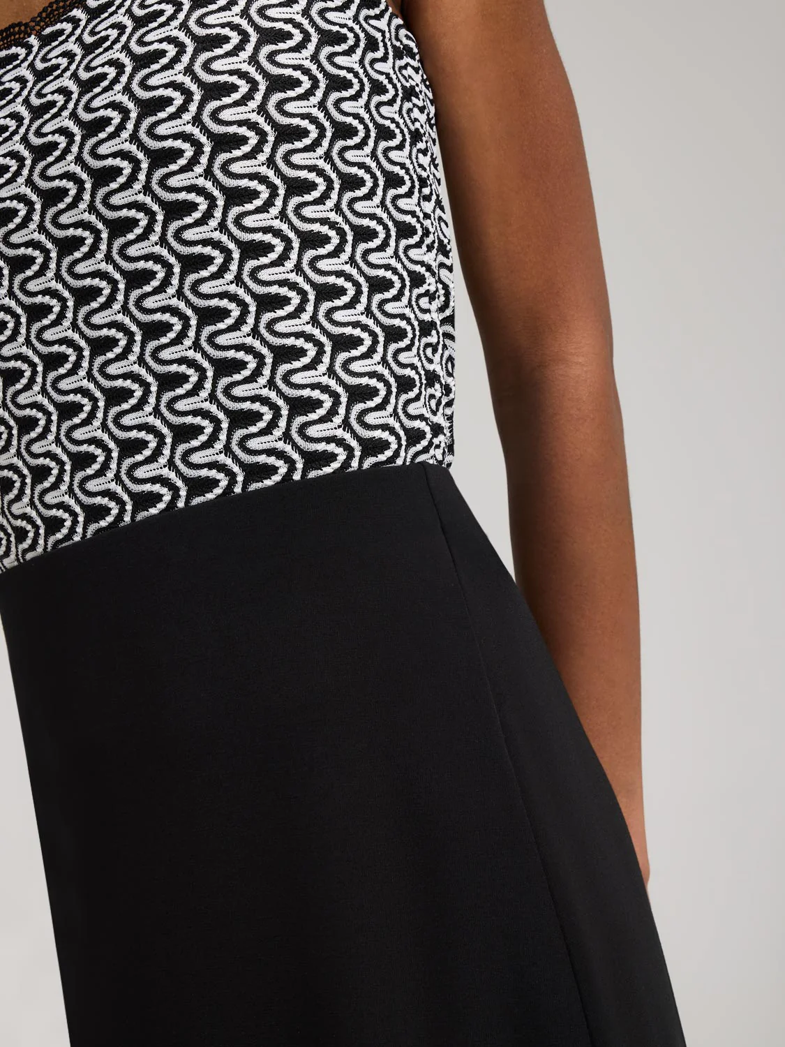 Asymmetrical Hem Midi Skirt - Image 5