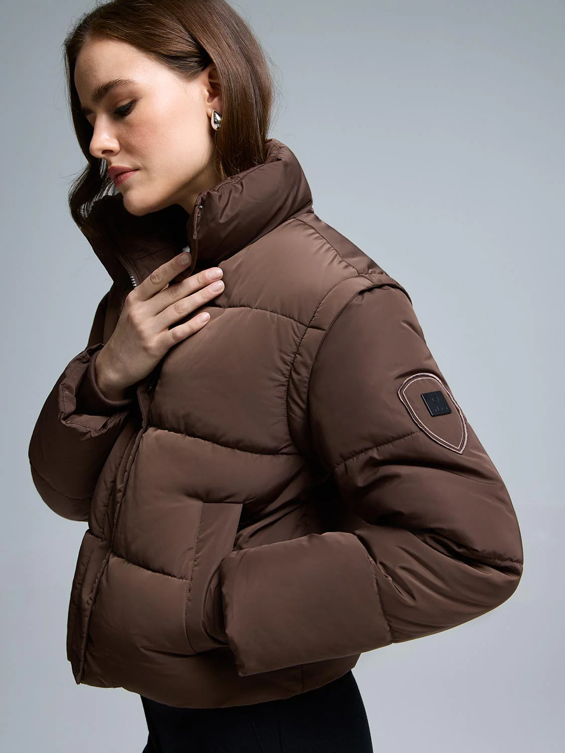 Short Puffer With Removable Sleeves - Image 9