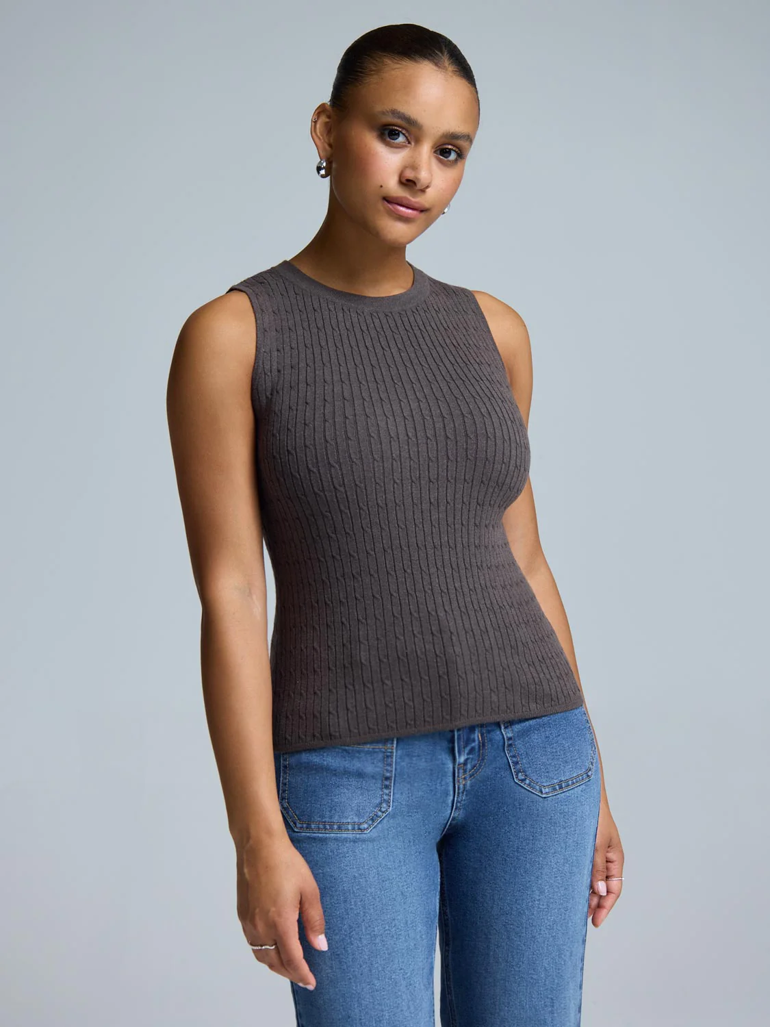 Cable Knit Sleeveless Sweater - Image 10